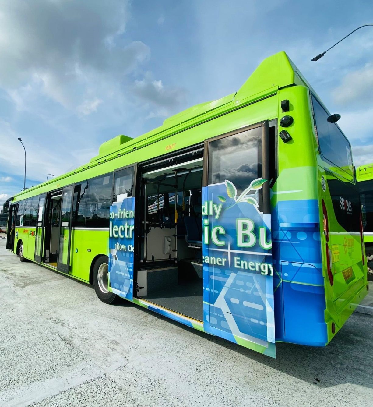 20 Gemilang Electric Buses Begin Operating in Singapore with Masats Doors