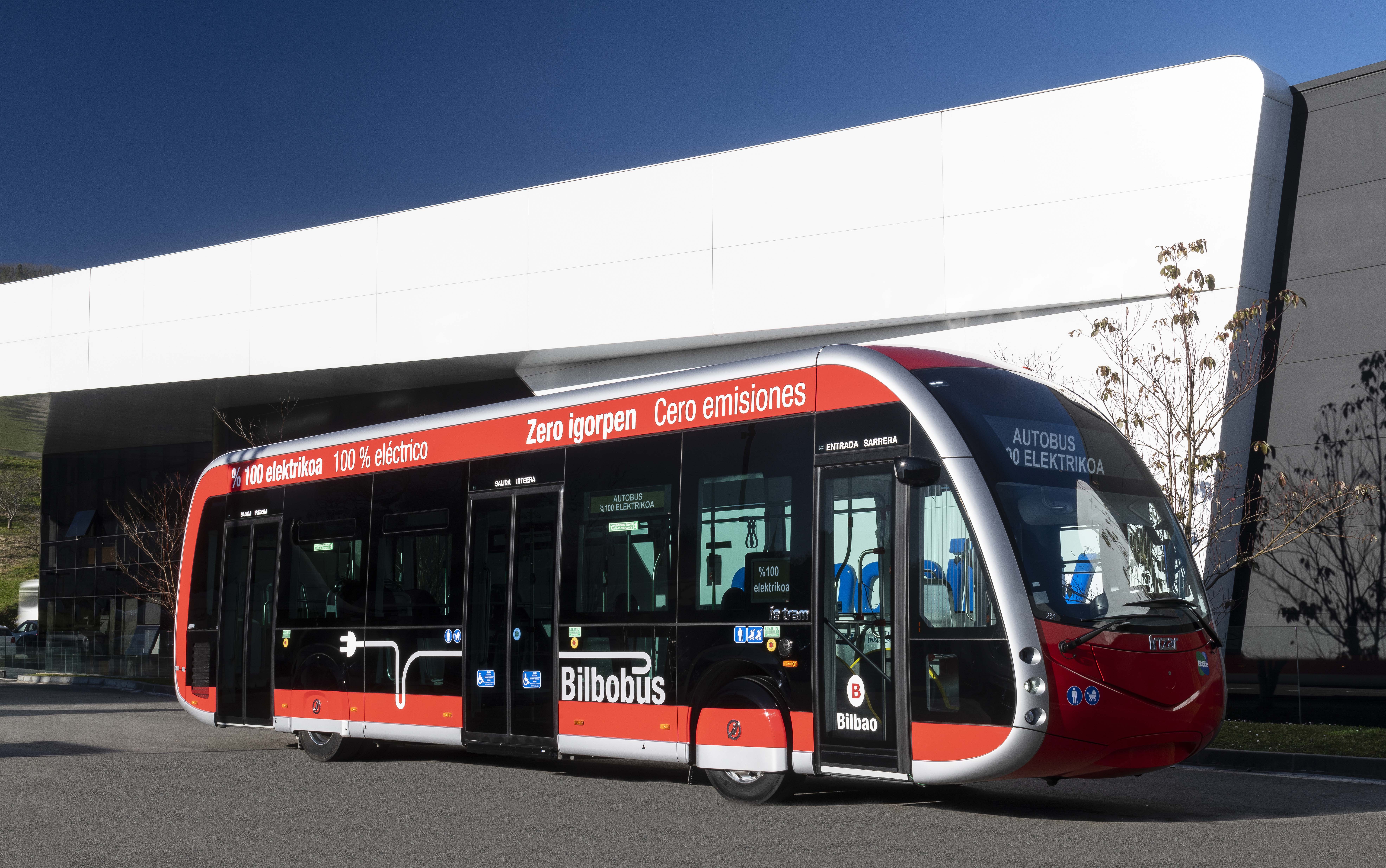 Bilbobus intègre le premier autobus électrique du modèle Irizar ie tram à sa flotte 