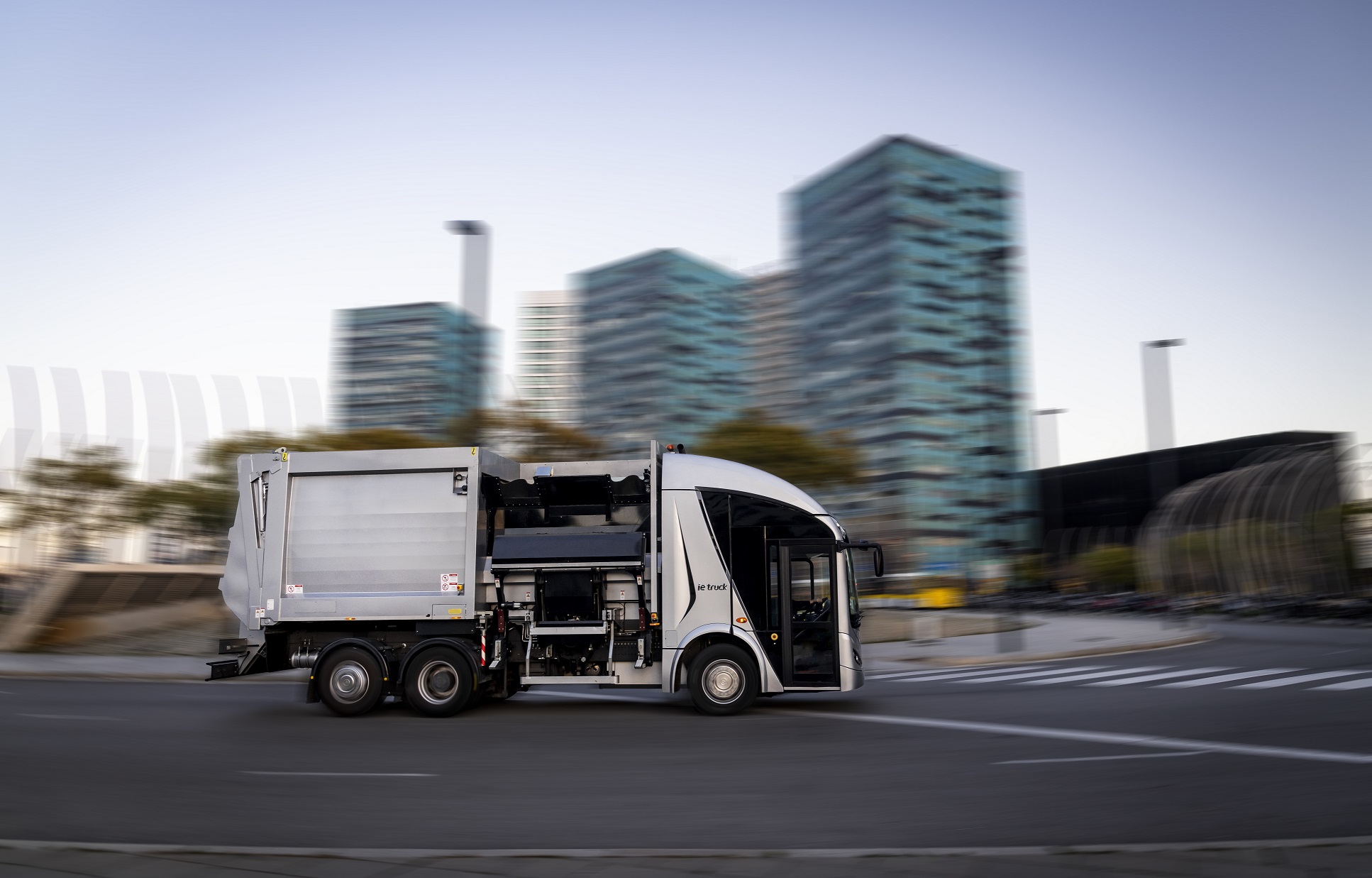 FCC Medio Ambiente e Irizar acuerdan producir los primeros 10 camiones eléctricos Irizar ie urban truck