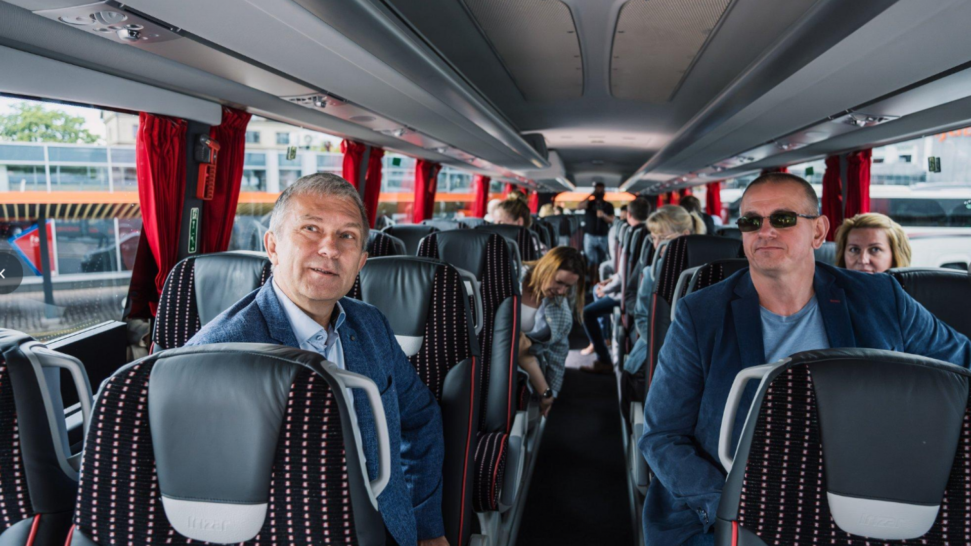 10 nuevos Irizar i6S Efficient para Lux Express