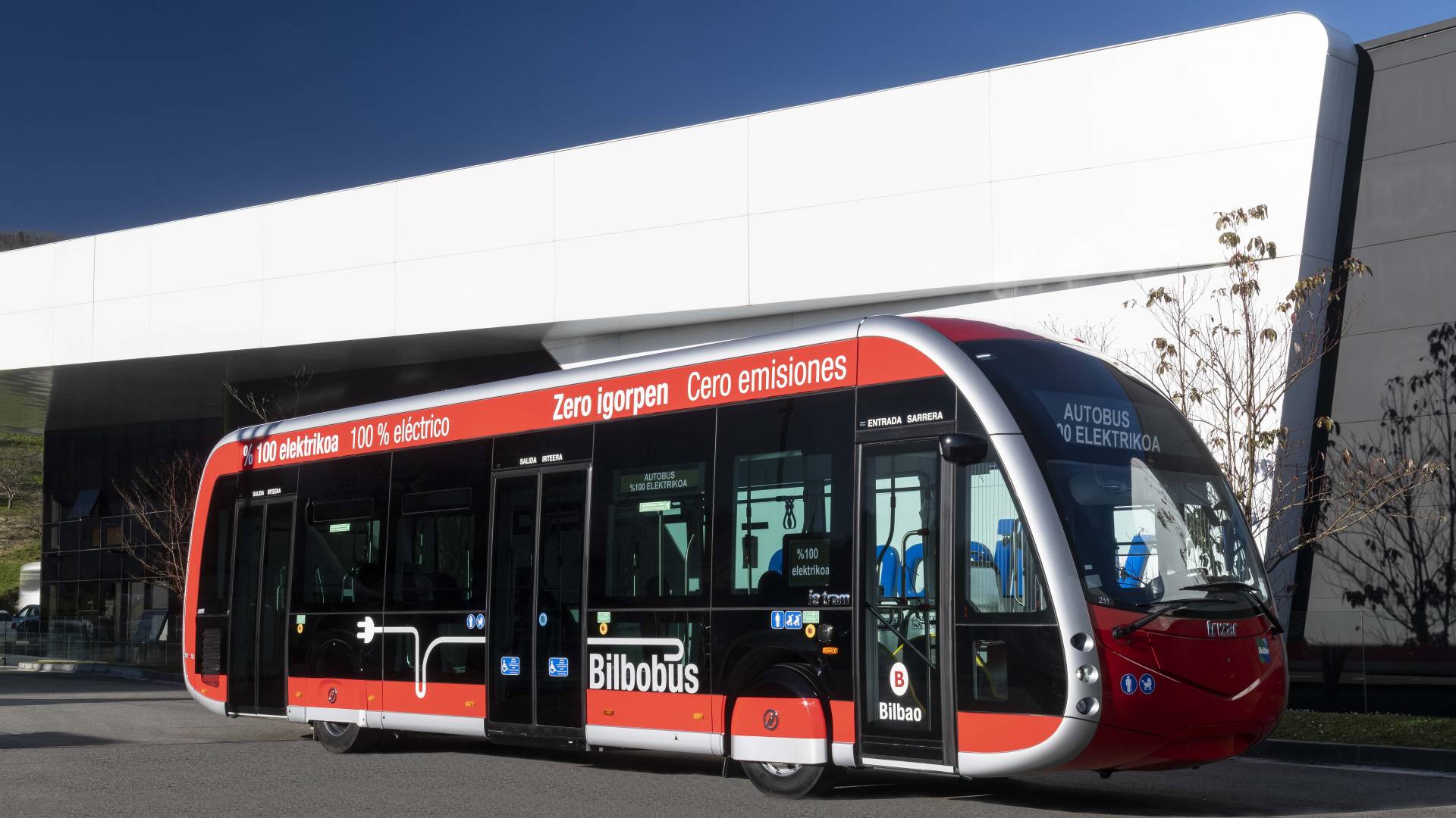 Bilbobus intègre le premier autobus électrique du modèle Irizar ie tram à sa flotte 