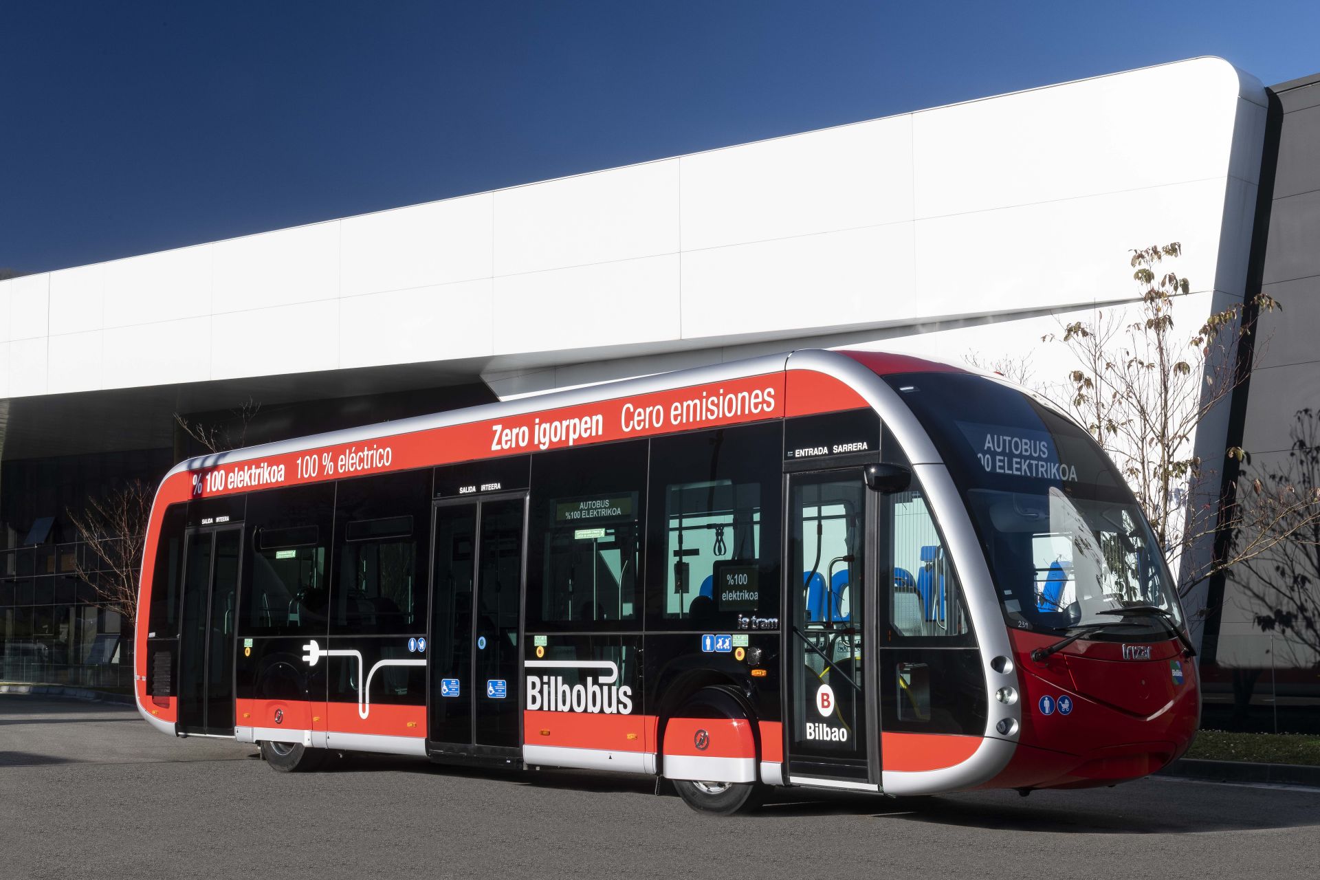 Bilbobus intègre le premier autobus électrique du modèle Irizar ie tram à sa flotte