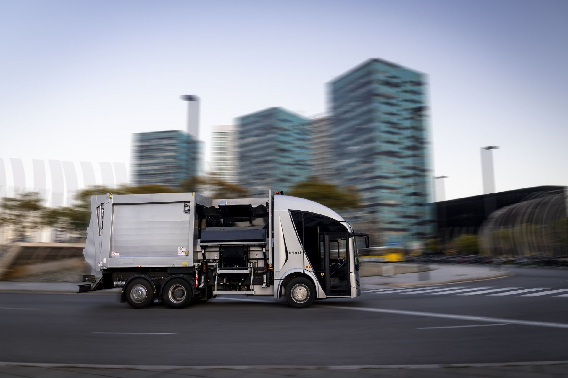 FCC Medio Ambiente e Irizar acuerdan producir los primeros 10 camiones eléctricos Irizar ie urban truck
